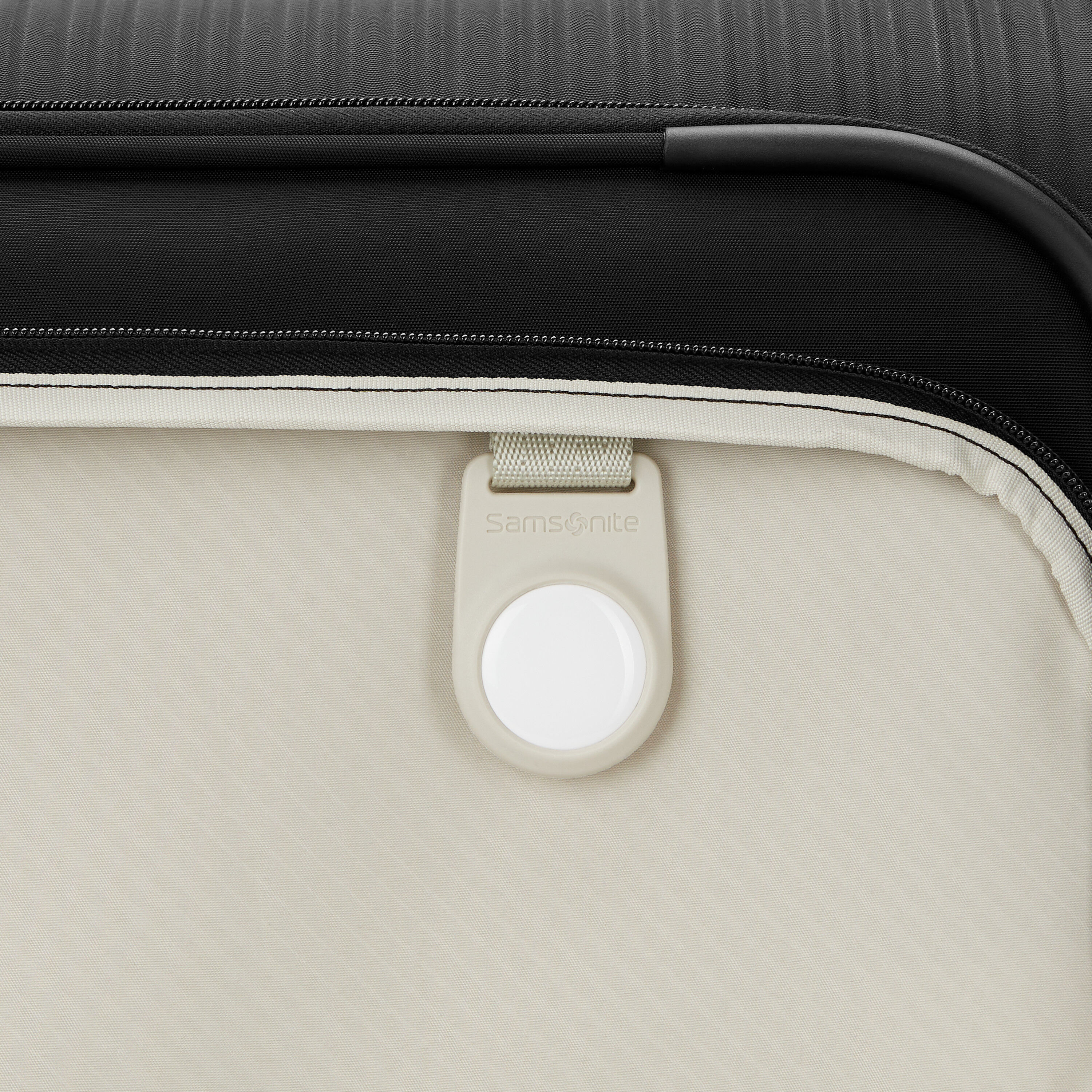 Silhouette 18 Softside Garment Bag Spinner in the color Black. image number 4