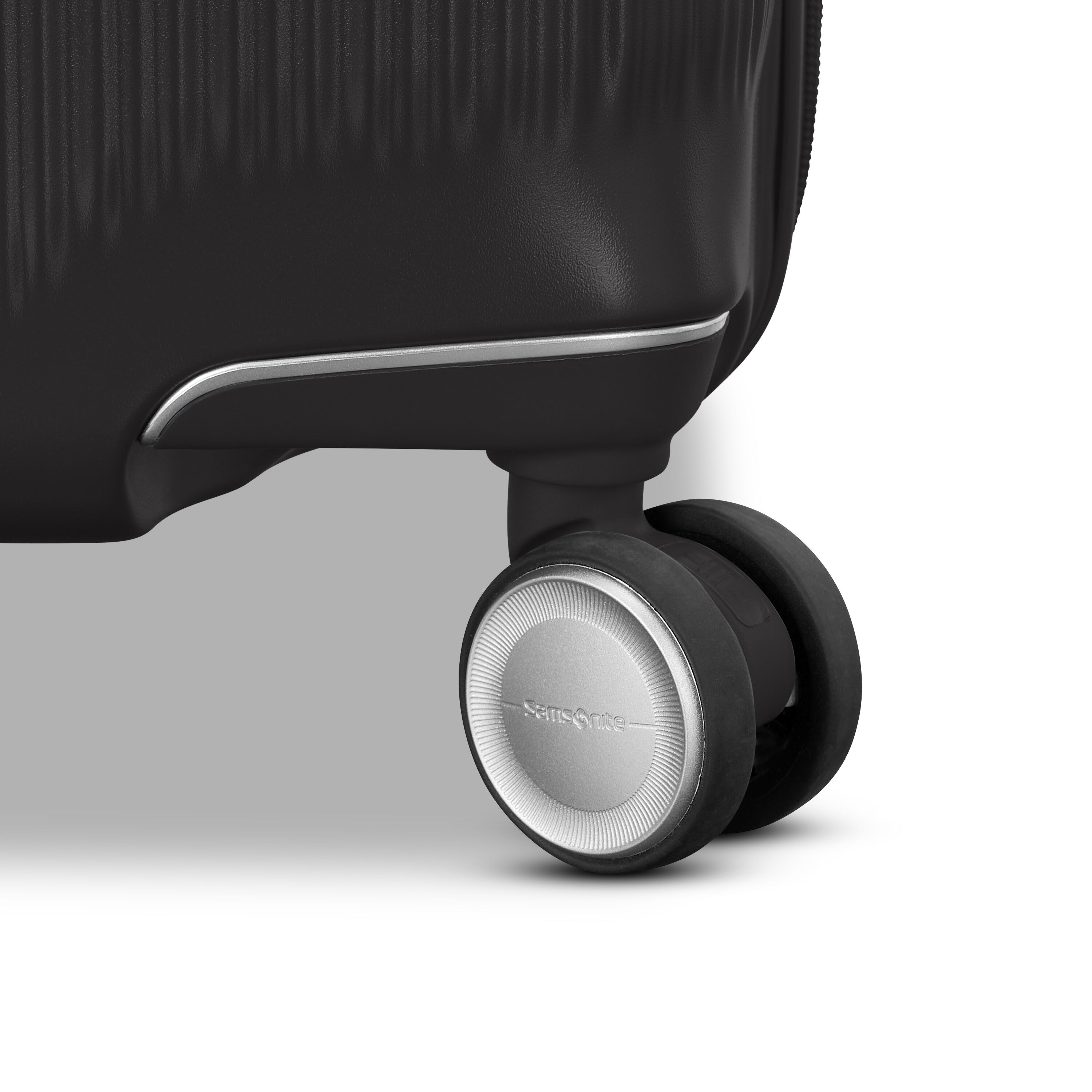 Silhouette 18 Hardside Large Spinner in the color Black. image number 8
