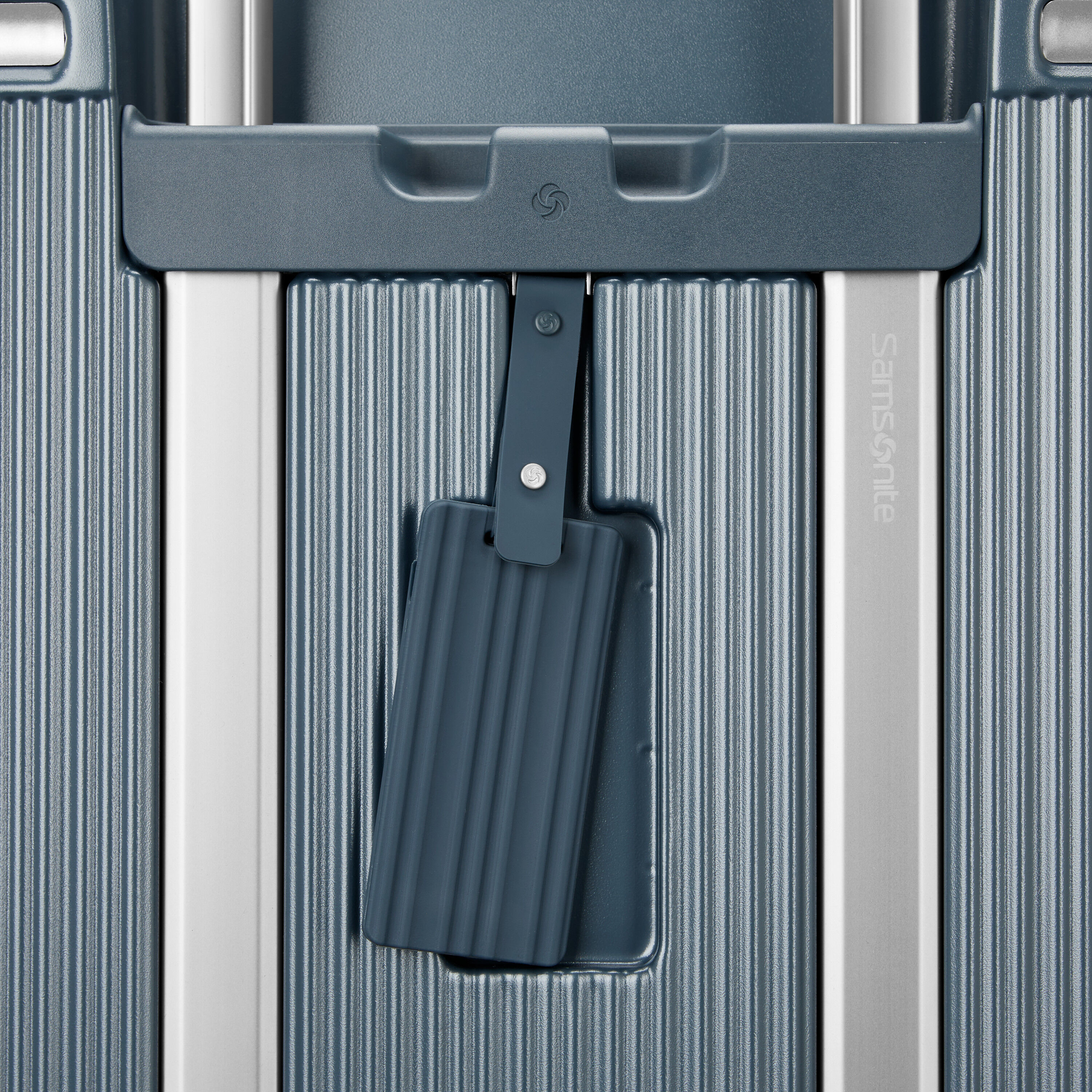 Silhouette 18 Hardside Large Spinner in the color Deep Navy. image number 7