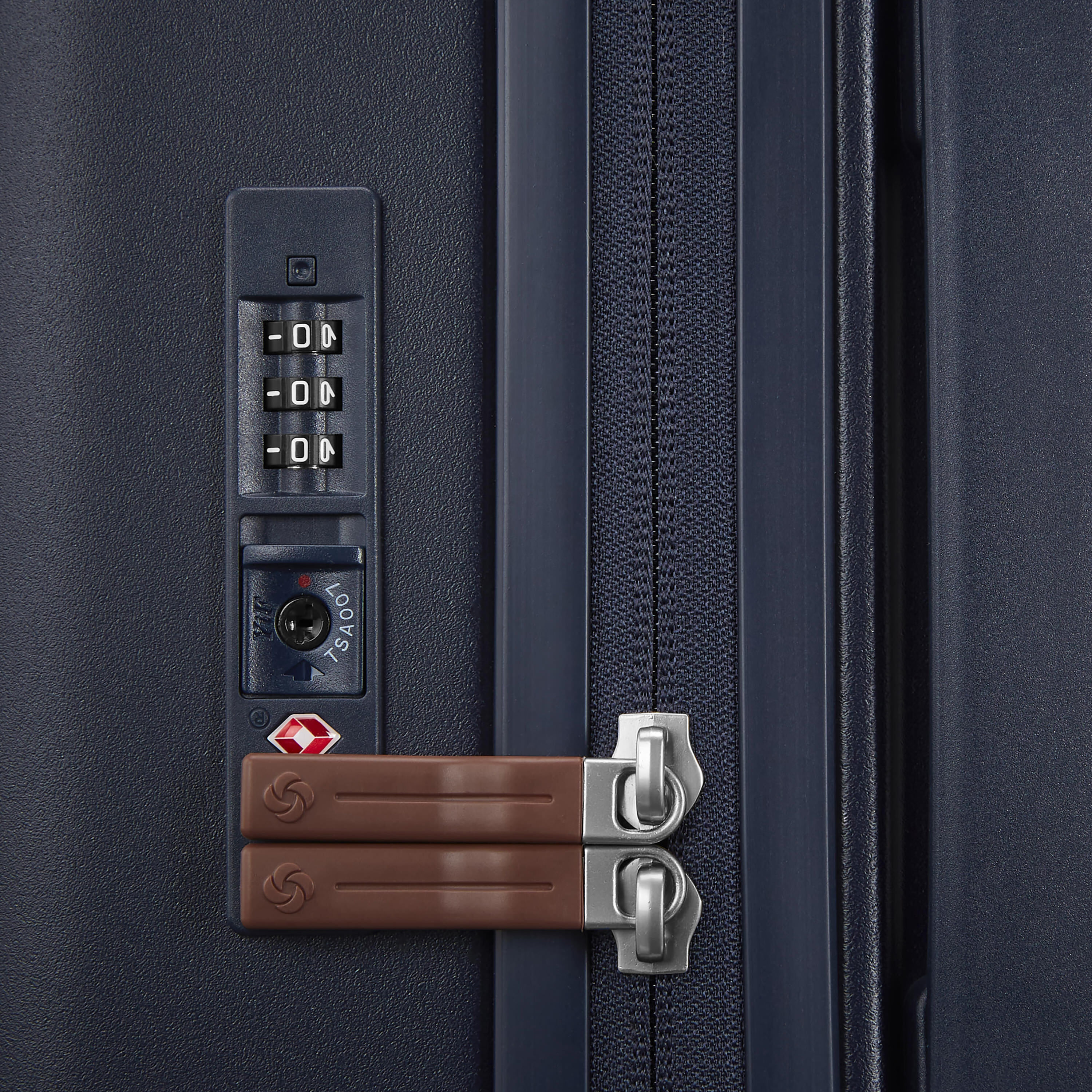 Virtuosa Carry-On Spinner in the color Navy. image number 8