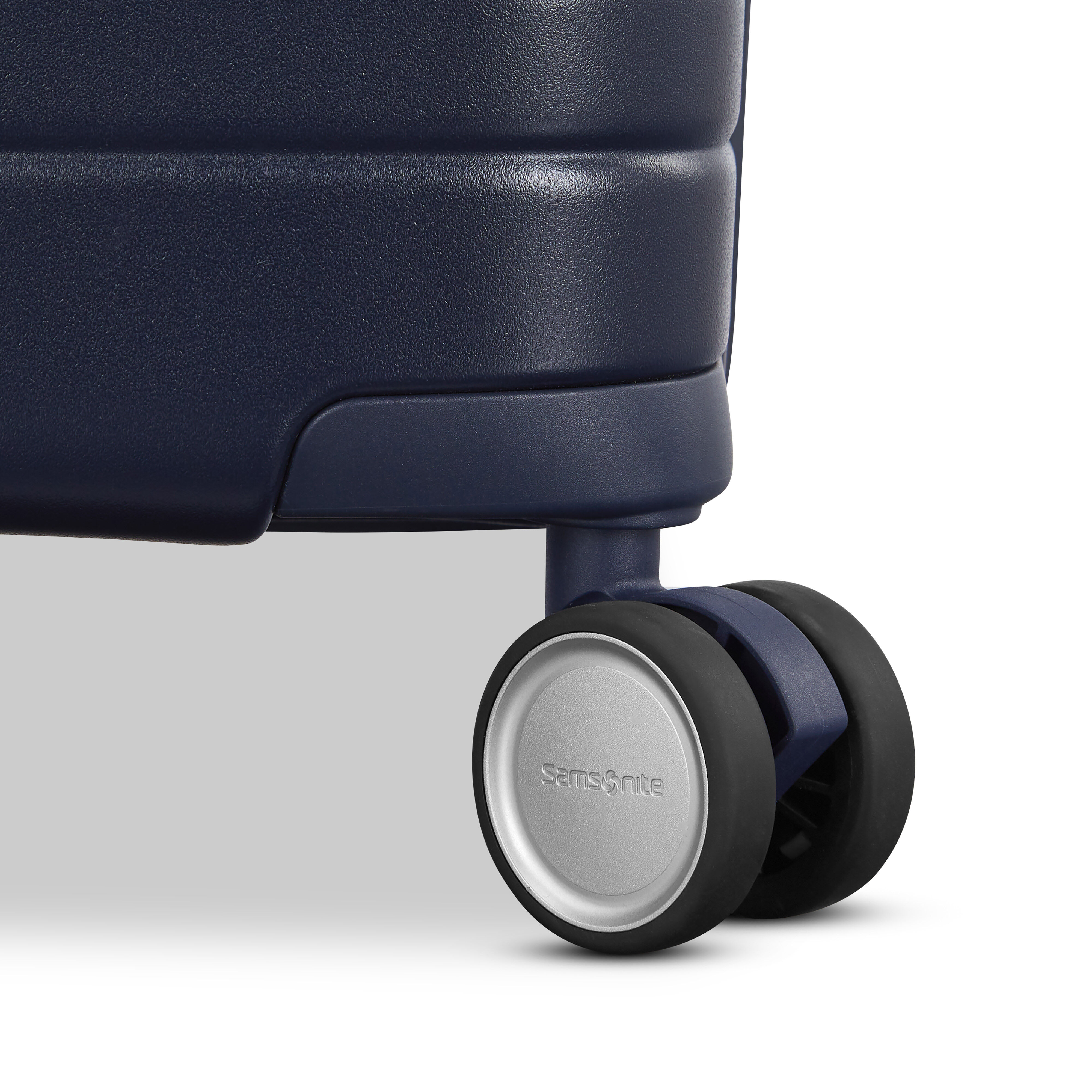 Virtuosa Carry-On Spinner in the color Navy. image number 10