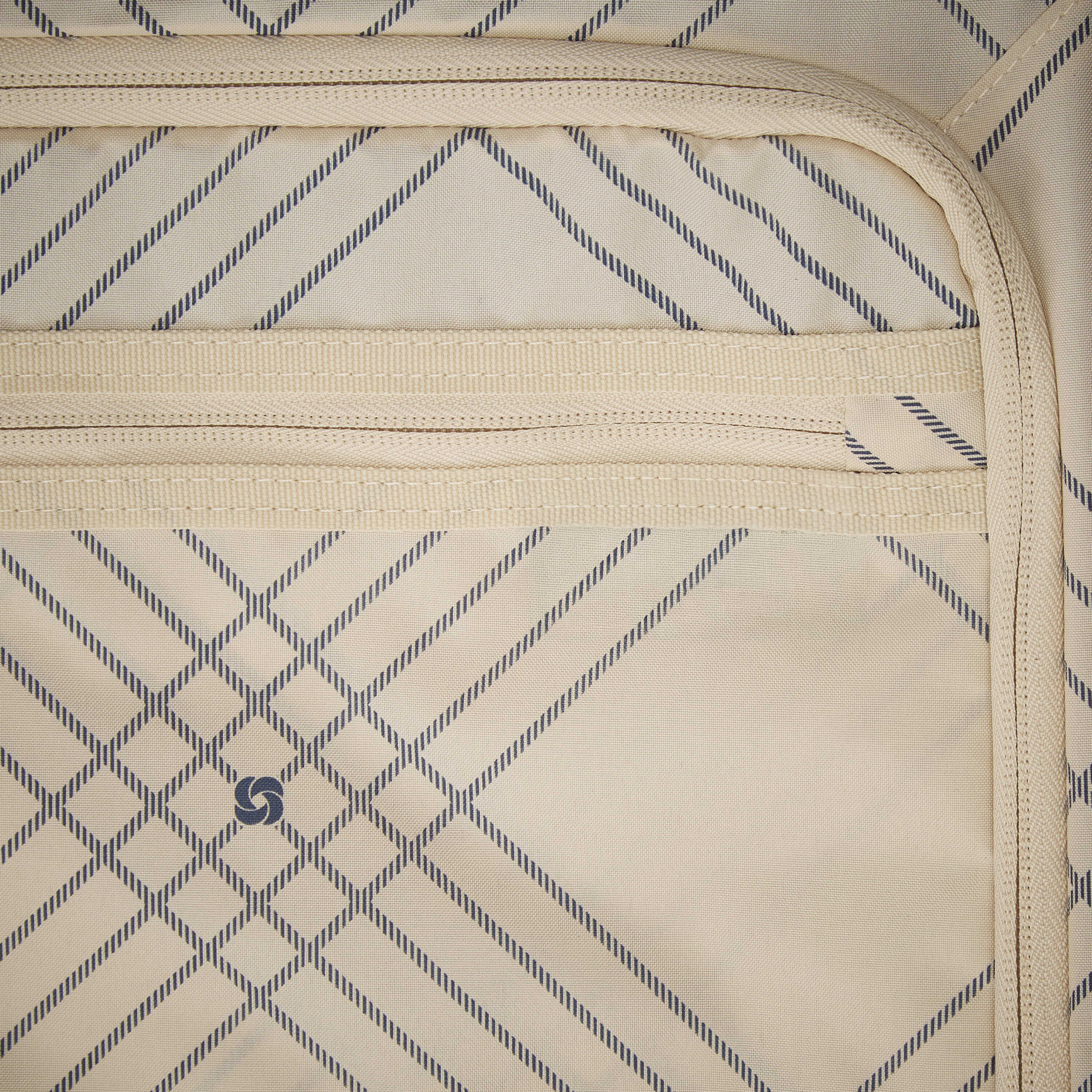 Virtuosa Carry-On Spinner in the color Navy. image number 11